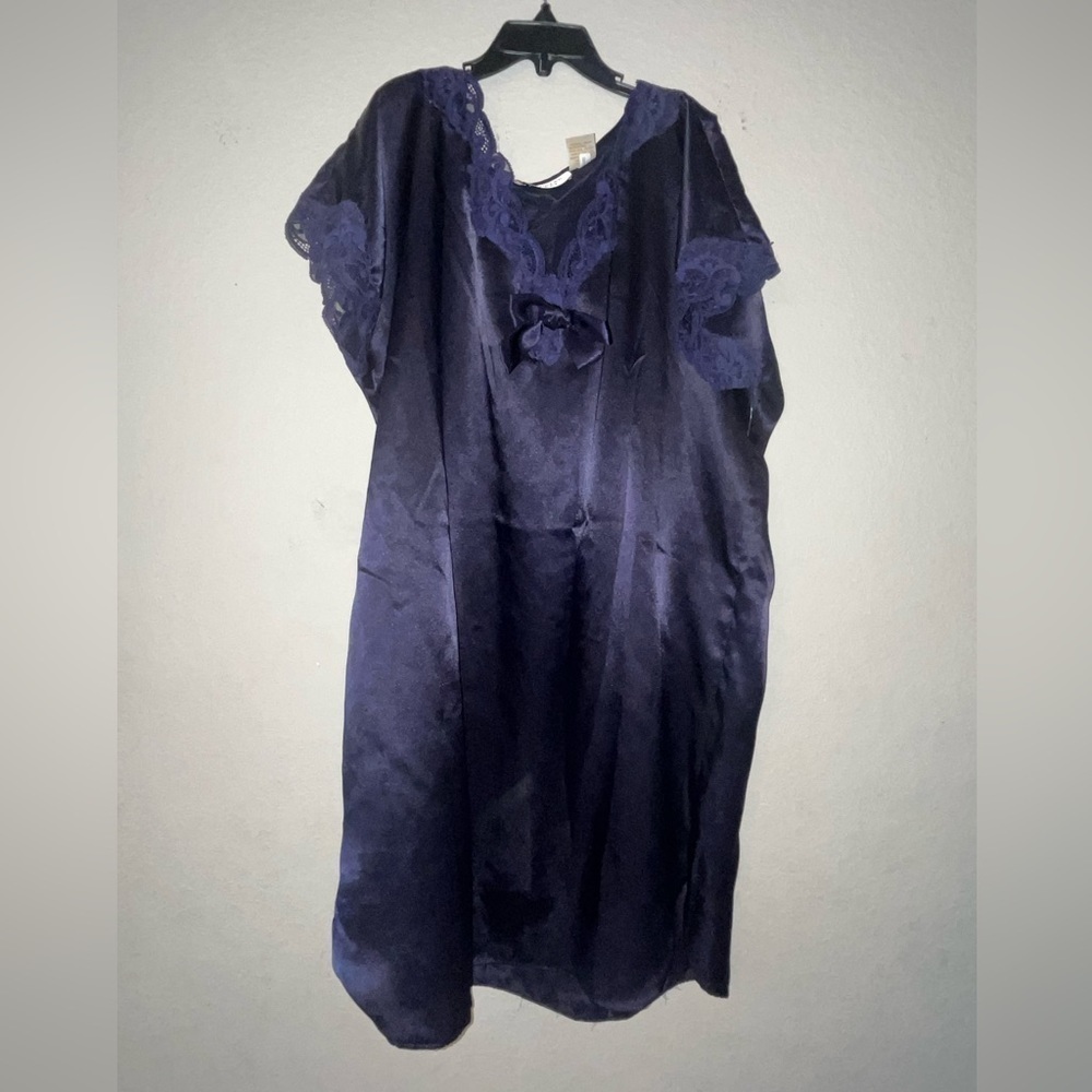 Victorias Secret gold label nightie sleeper gown, size Small